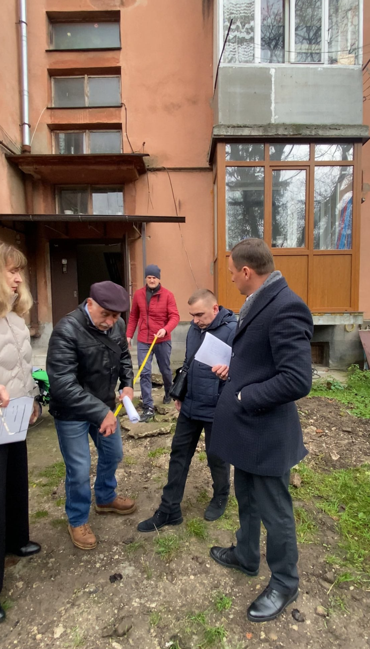 Обговорення встановлення пандуса у багатоповерхівці Франківська