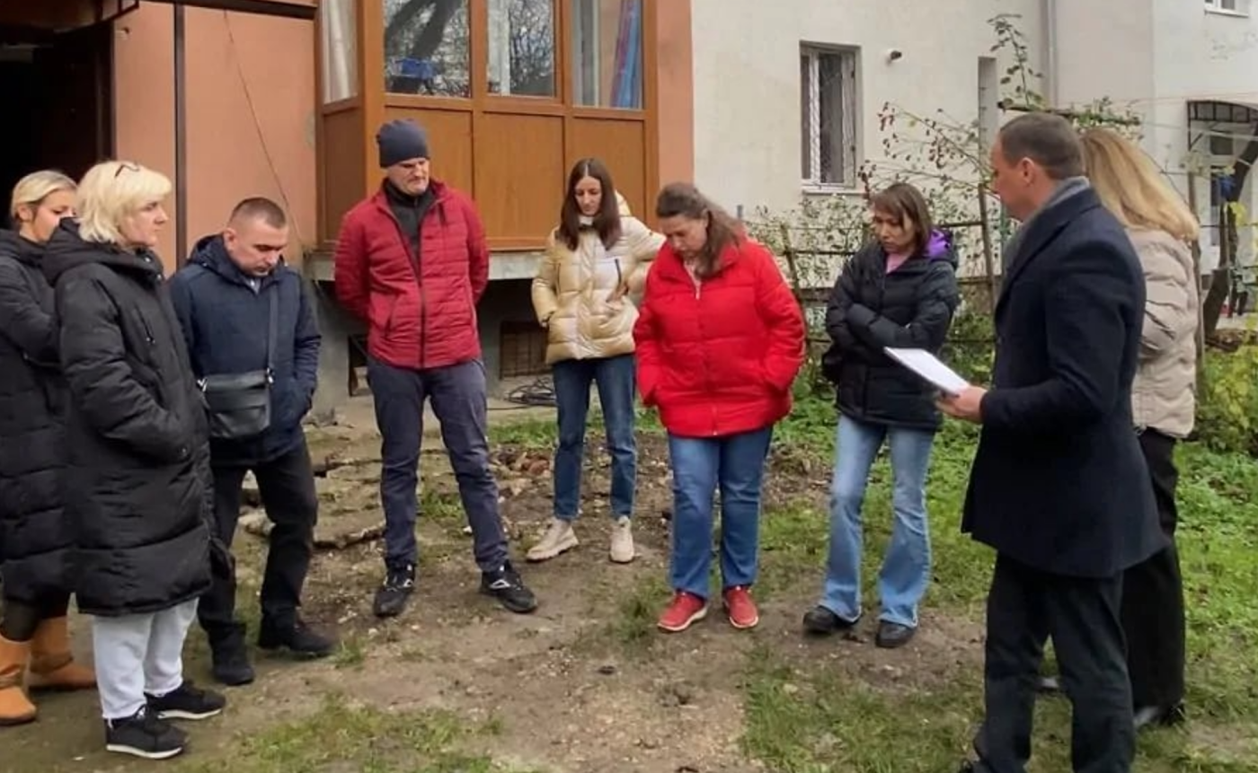 Обговорення встановлення пандуса у багатоповерхівці Франківська