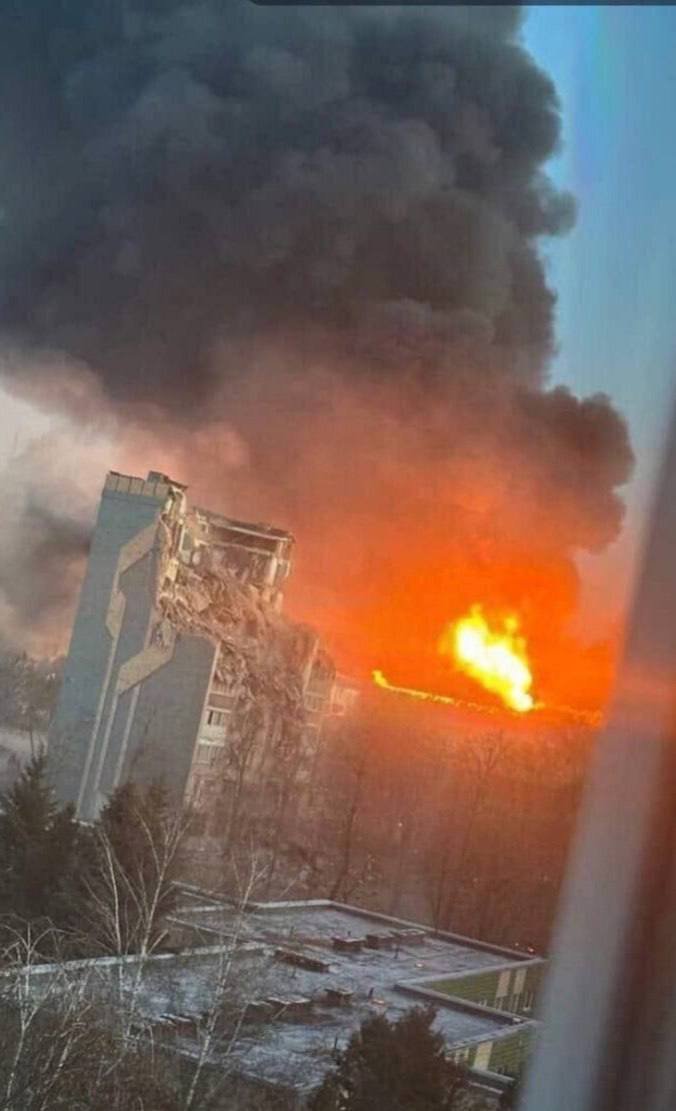 Зруйнований російською ракетою будинок в Тернополі