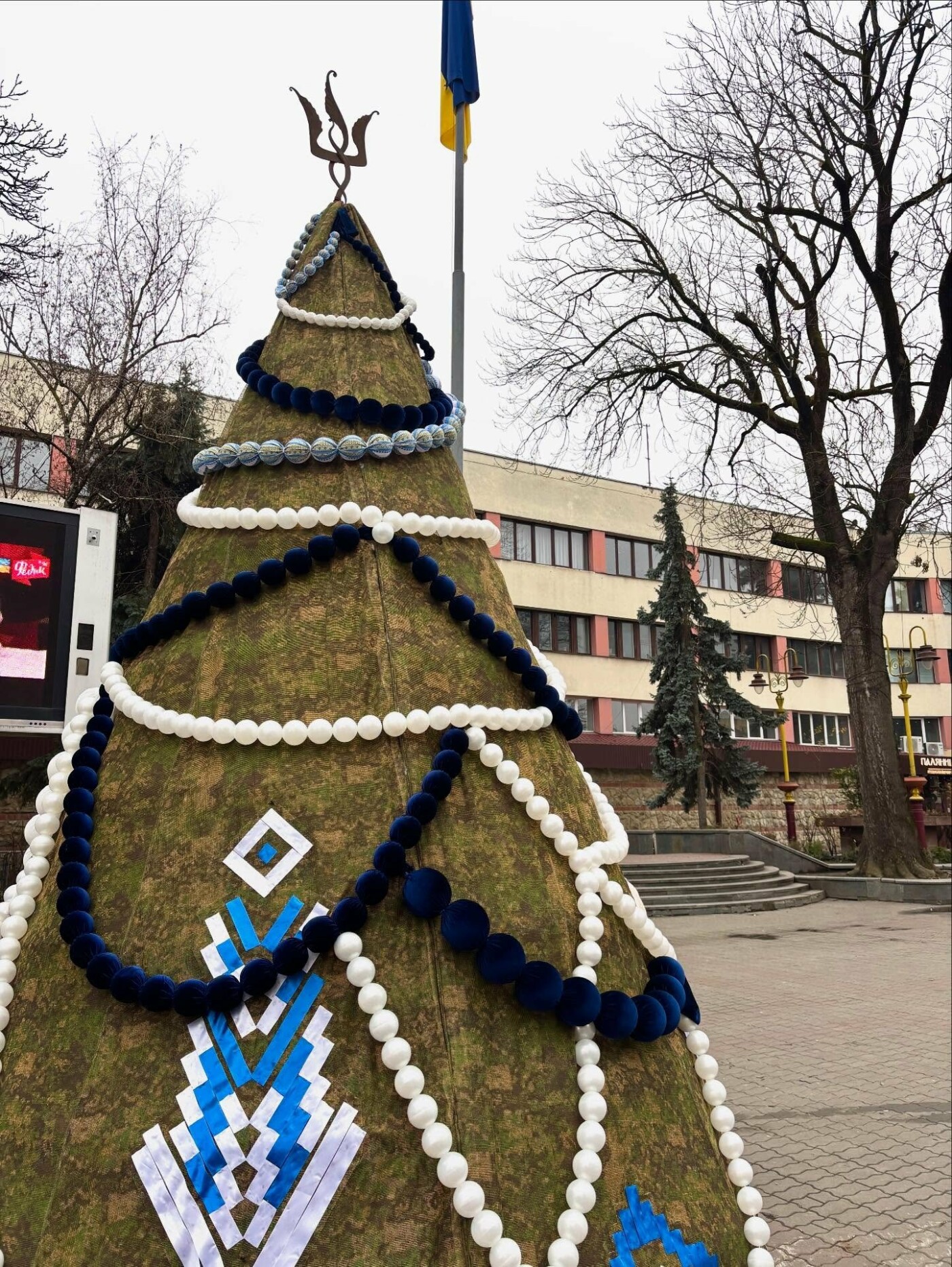 Піксельна ялинка в Івано-Франківську