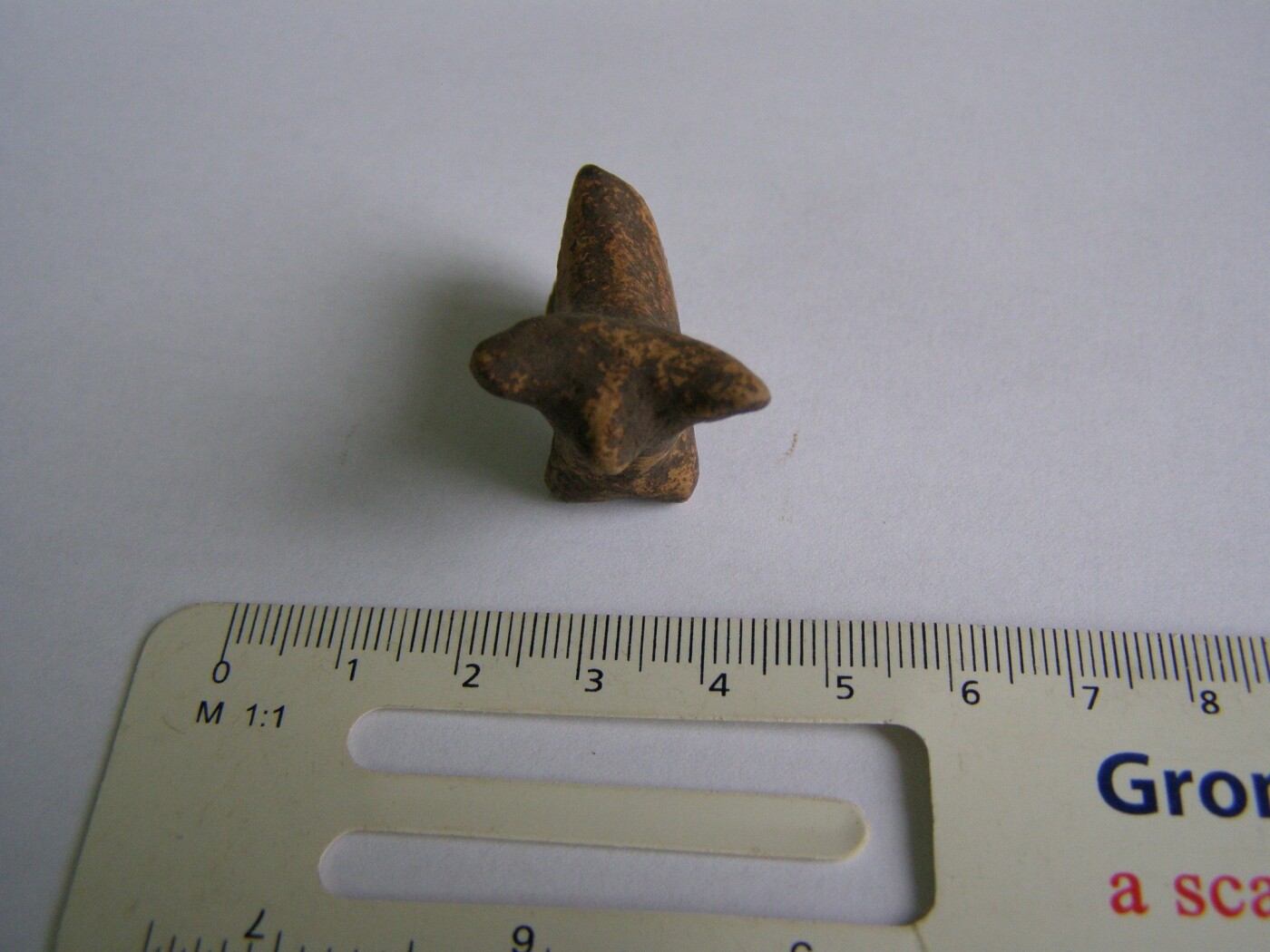 Глиняна фігурка бичка Трипільської культури, знайдена в Галичі