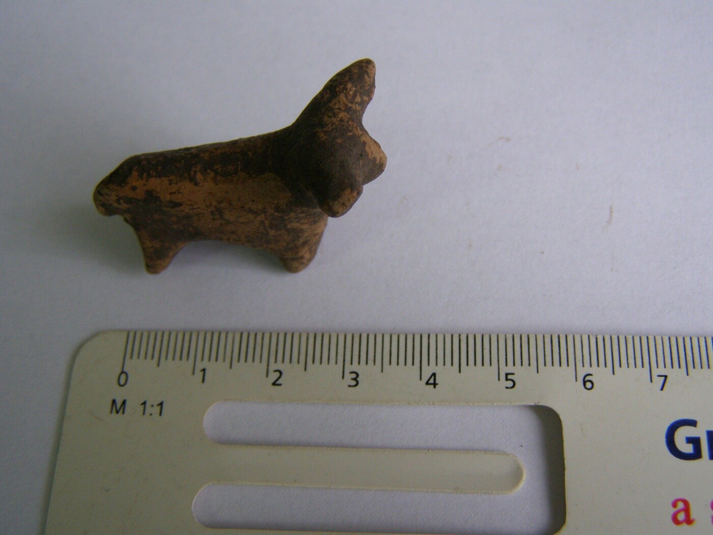 Глиняна фігурка бичка Трипільської культури, знайдена в Галичі