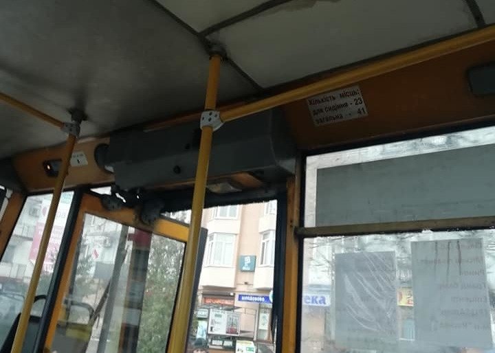 Родзинка громадського транспорту в Франківську - дощ на голову Родзинка громадського транспорту в Франківську - дощ на голову, Любомир Демчук