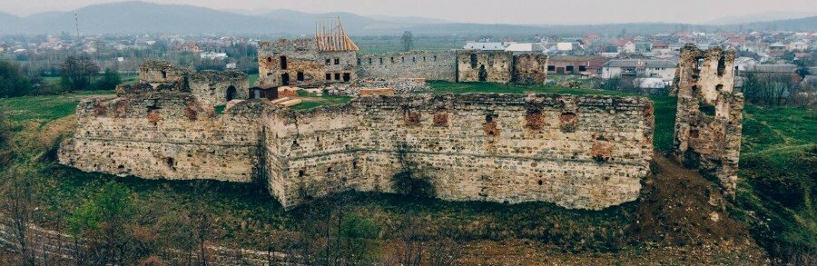 На Прикарпатті почали відновлювати унікальний Пнівський замок. ФОТО | Новини