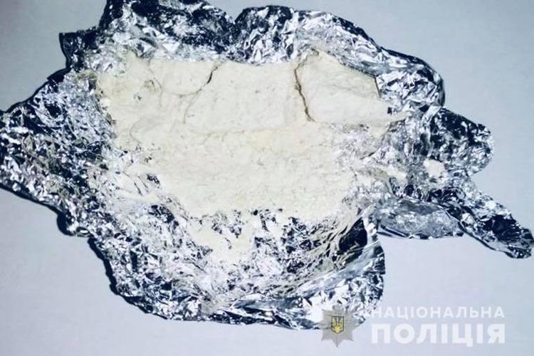 Цілодобовий домашній арешт не на заваді. Спіймали продавця наркозіл... Цілодобовий домашній арешт не на заваді. Спіймали продавця наркозілля, що якраз був під арештом, pressman