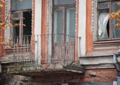 Півтори тисячі прикарпатців живуть в аварійних будинках