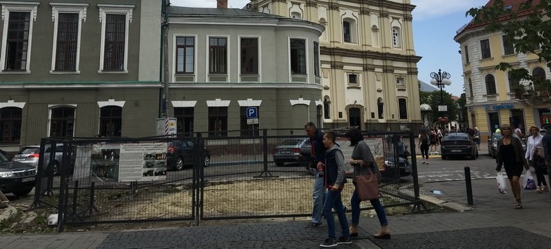 Що ж буде з розкопками Тисменицької брами біля головного корпусу ме... Що ж буде з розкопками Тисменицької брами біля головного корпусу медуніверситету, pressman