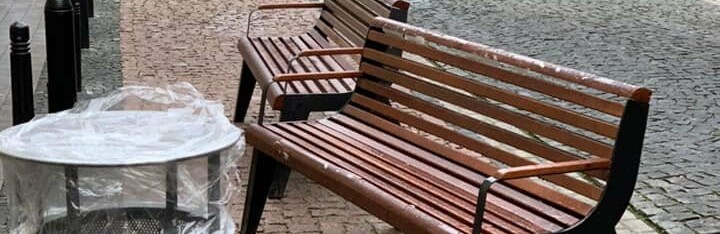 На площі Міцкевича з’явилися нові вуличні меблі (фото) На площі Міцкевича з’явилися нові вуличні меблі (фото)