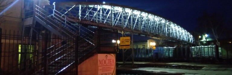 У Франківську підсвітили пішоходний міст на вокзалі (фото) У Франківську підсвітили пішоходний міст на вокзалі (фото)