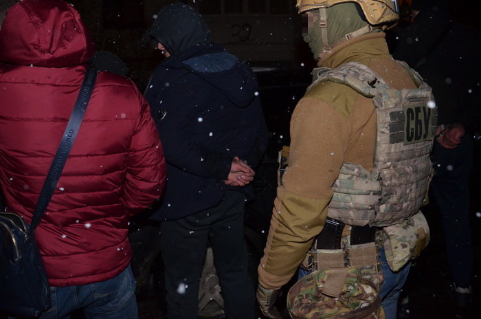 Нові подробиці: у Франківську рекетири, які намагалися “віджати” бі... Нові подробиці: у Франківську рекетири, які намагалися “віджати” бізнес у жінки, погрожували облити її кислотою (відео)