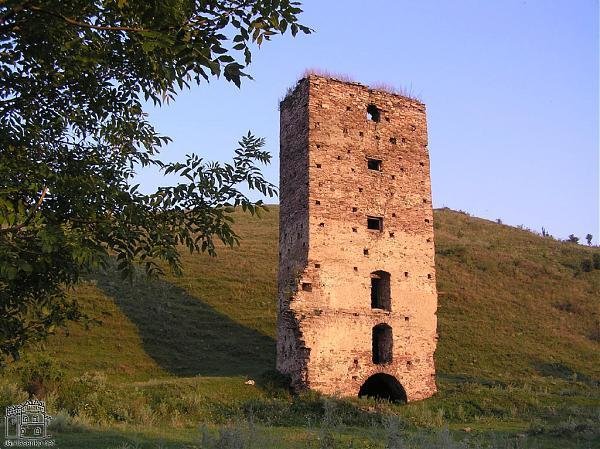 Раковецький замок. Витримав штурм татарів та облогу козаків, проте... Раковецький замок. Витримав штурм татарів та облогу козаків, проте не встояв перед колгоспом (відео)