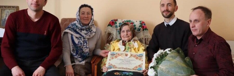 100-літню прикарпатку благословив Папа Римський (фото) 100-літню прикарпатку благословив Папа Римський (фото)