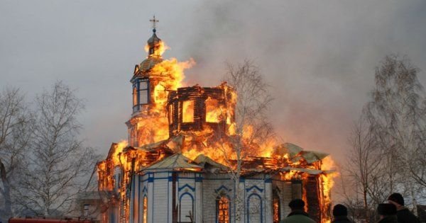 У Івано-Франківській області, в місті Долина, серед ночі спалахнула... У Івано-Франківській області, в місті Долина, серед ночі спалахнула церква Більше читайте тут: https://tsn.ua/video/video-novini/na-ivano-frankivsc...