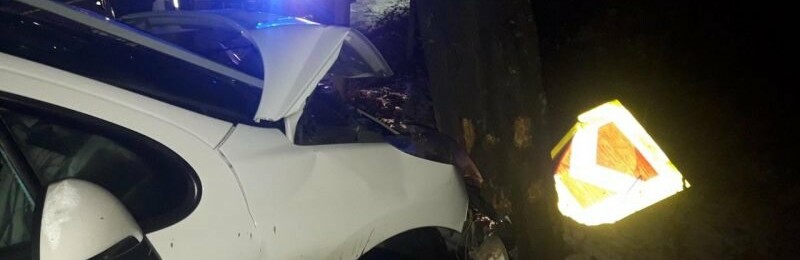 На Яремчанщині іномарка врізалась в дерево На Яремчанщині іномарка врізалась в дерево