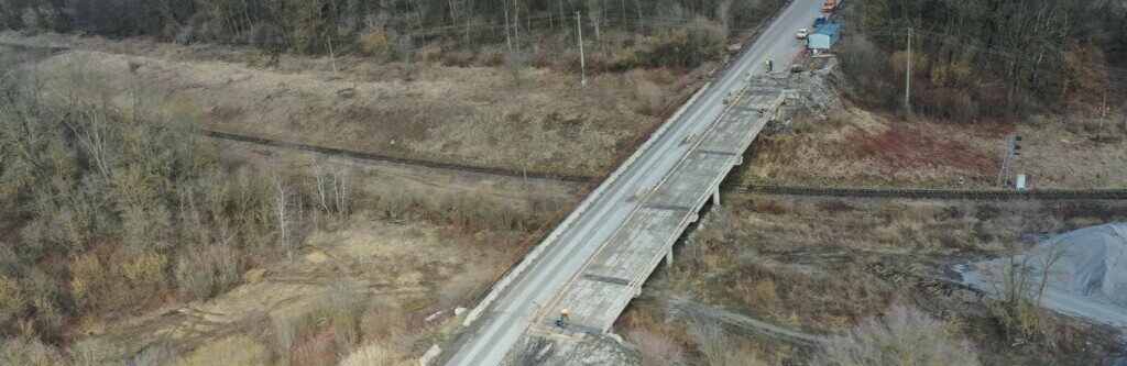 На дорозі М-12 Стрий – Знам’янка в межах Прикарпаття ремонтують 4 мости.