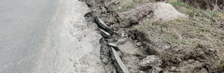 На дорозі М-12 в межах Рогатинщини ремонтують мости.