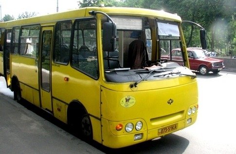 Будуть штрафи: Марцінків пригрозив приватним автобусам, які не беруть пільговиків