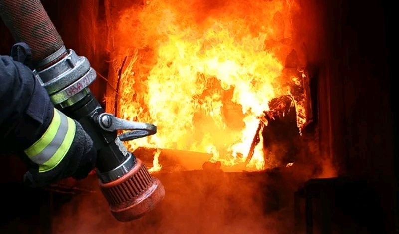 На Прикарпатті горів господарський комплекс На Прикарпатті горів господарський комплекс