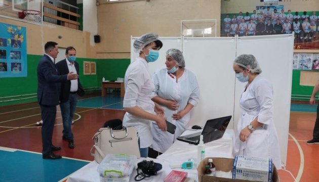 В Івано-Франківську запрацював центр масової вакцинації населення проти COVID-19.