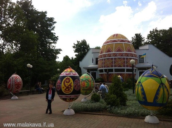 Двометрові писанки приїхали до Коломиї (ФОТО+ВІДЕО) (фото) - фото 4