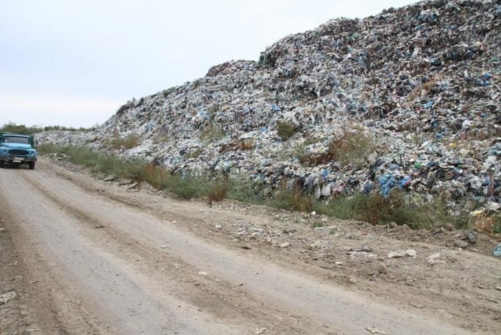 Купи сміття на рибненському сміттєзвалищі сягають висоти п'ятиповерхівки. Фото (фото) - фото 1